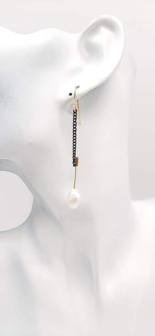 EARRINGS ESS152 WITH BLACK CHAIN AND PEARL