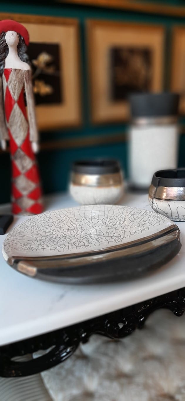 CERAMIC PLATTER "TWO STRIPERS"