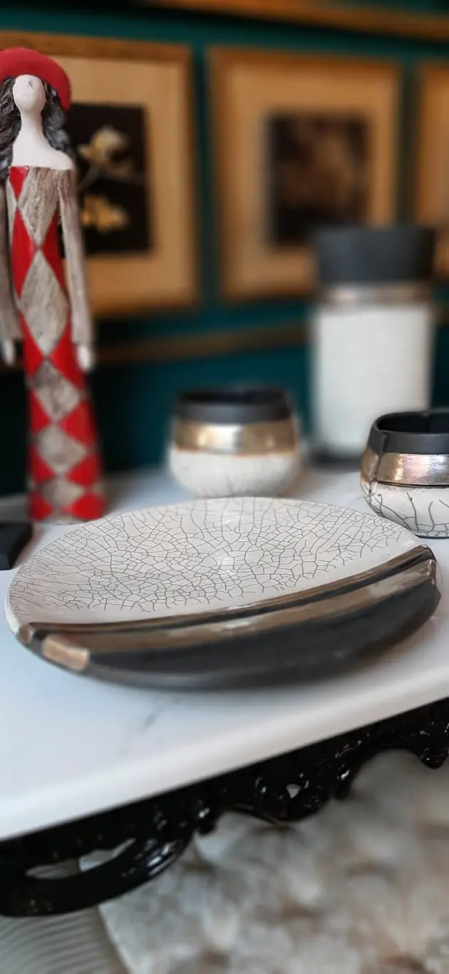 CERAMIC PLATTER "TWO STRIPERS"