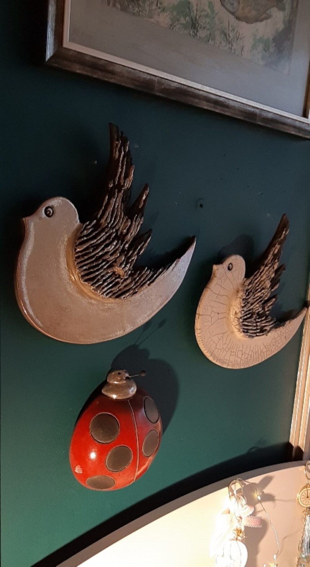 ΕΠΙΤΟΙΧΙΟ ΚΕΡΑΜΙΚΟ ΠΟΥΛΙ ΣΕ ΔΥΟ ΠΑΡΑΛΛΑΓΕΣ