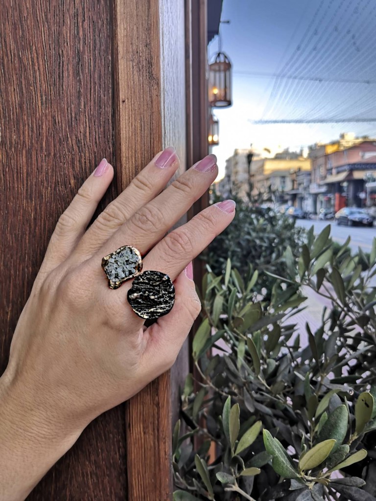 ΔΑΧΤΥΛΙΔΙ ΤΚΔ1016d.15 ΑΠΟ ΟΡΕΙΧΑΛΚΟ, ΛΕΥΚΟΥΣ ΚΡΥΣΤΑΛΛΟΥΣ ΚΑΙ ΑΣΗΜΕΝΙΑ ΓΑΜΠΑ