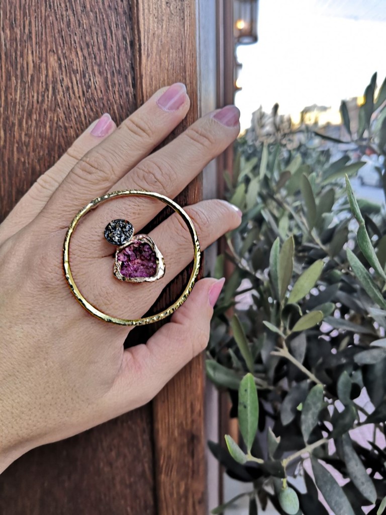 RING TKD1026.14 WITH PINK-PURPLE CRYSTALS