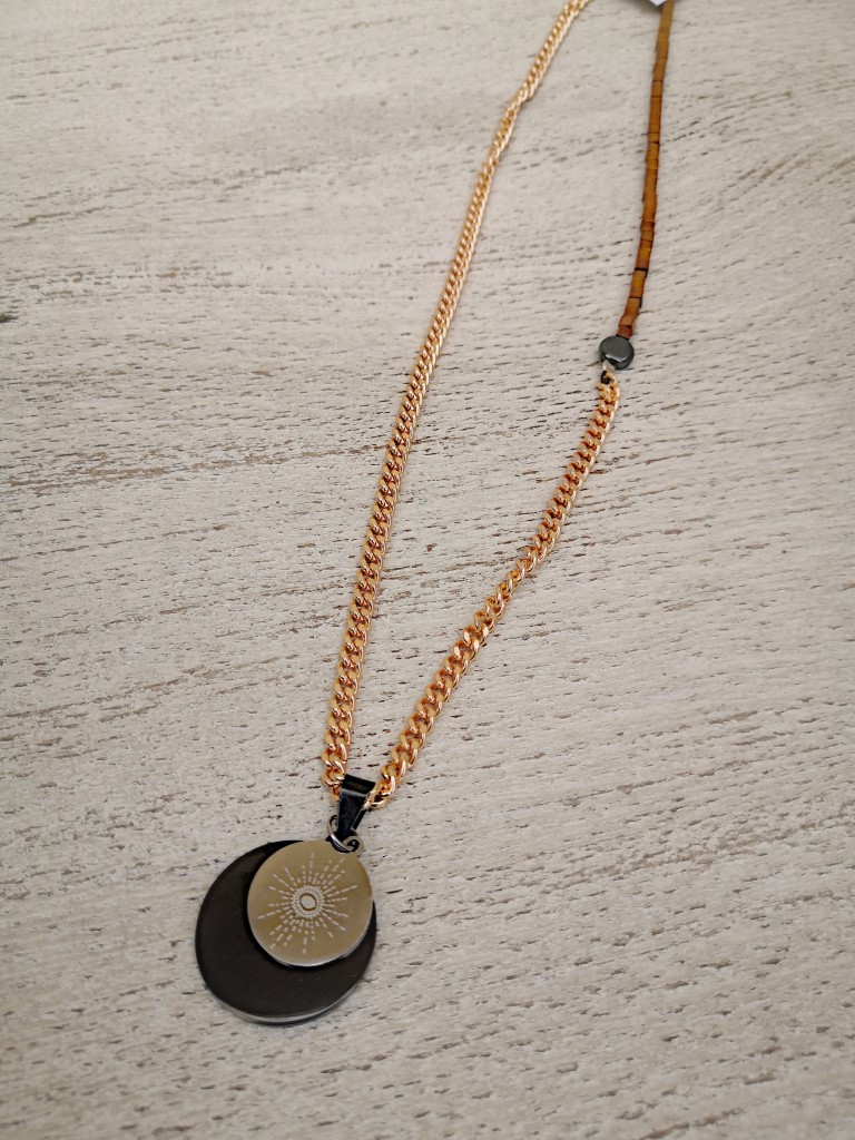 Handmade necklace made of copper chain in bronze color