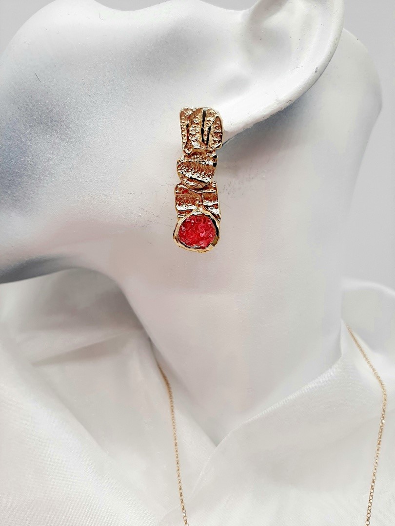 EARRINGS TKS1028.150 with red colored crystals