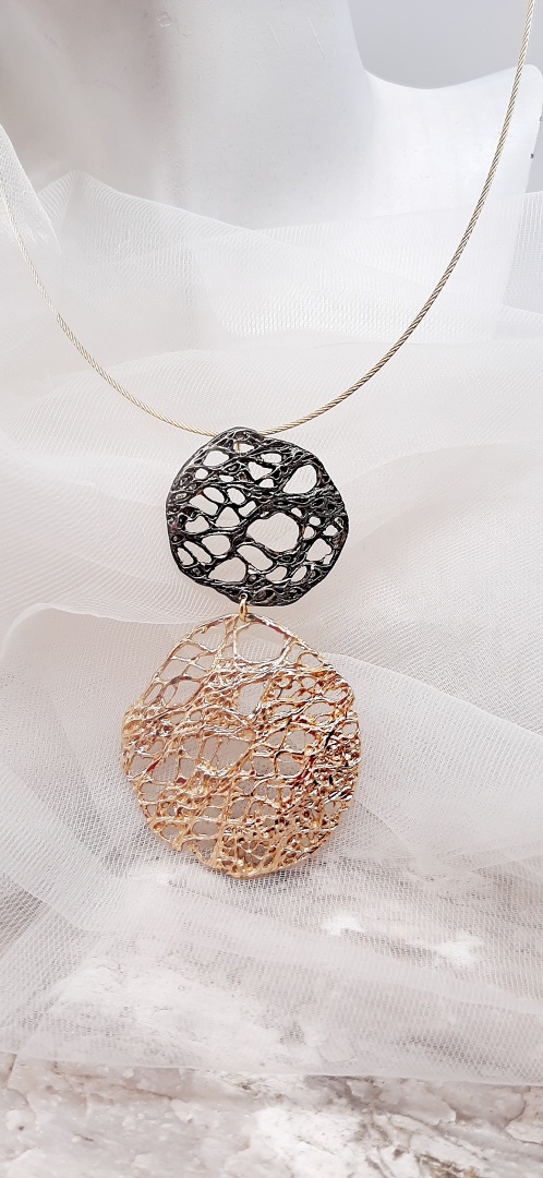 ΚΟΝΤΟ ΚΟΛΙΕ ΜΕ ΔΙΠΛΟ ΜΟΤΙΒΟ ΑΠΟ ΟΡΕΙΧΑΛΚΟ Π