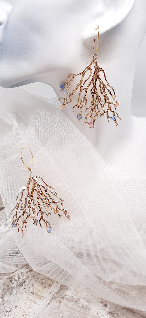 BRASS EARRINGS  LIKE CORAL, TIDE WITH BLUE AND PINK MINERALS CRYSTALS AND GOLD PLATED SILVER (925) HOOK