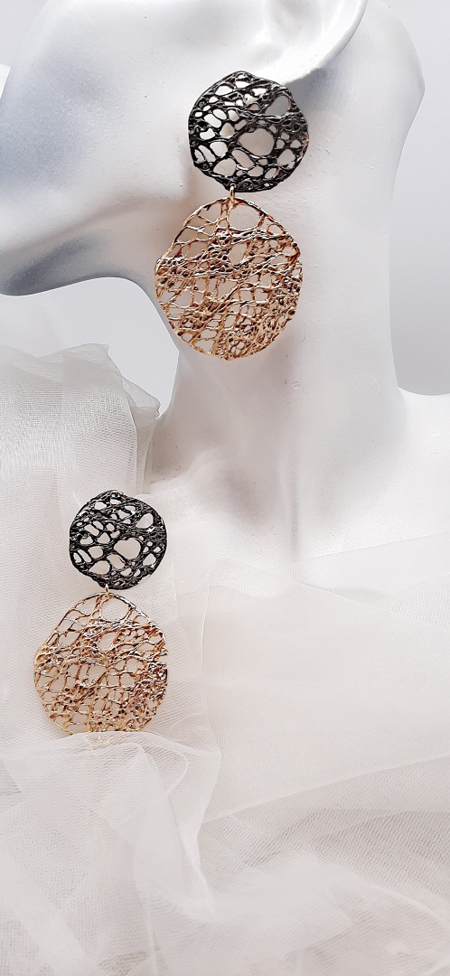 BRASS EARRINGS LIKE A NET, IN BLACK AND GOLDEN COLOR AND STERLIN SILVER PINS