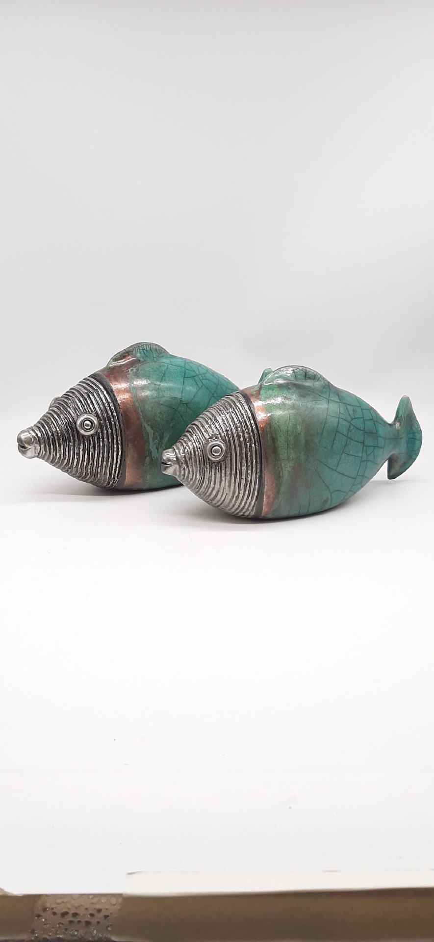 ΕΠΙΤΡΑΠΕΖΙΑ, ΚΕΡΑΜΙΚΑ ΓΛΥΠΤΑ ΣΕ ΔΥΟ ΜΕΓΕΘΗ "ΤΥΡΚΟΥΑΖ ΨΑΡΙΑ ΜΕ ΟΥΡΑ"