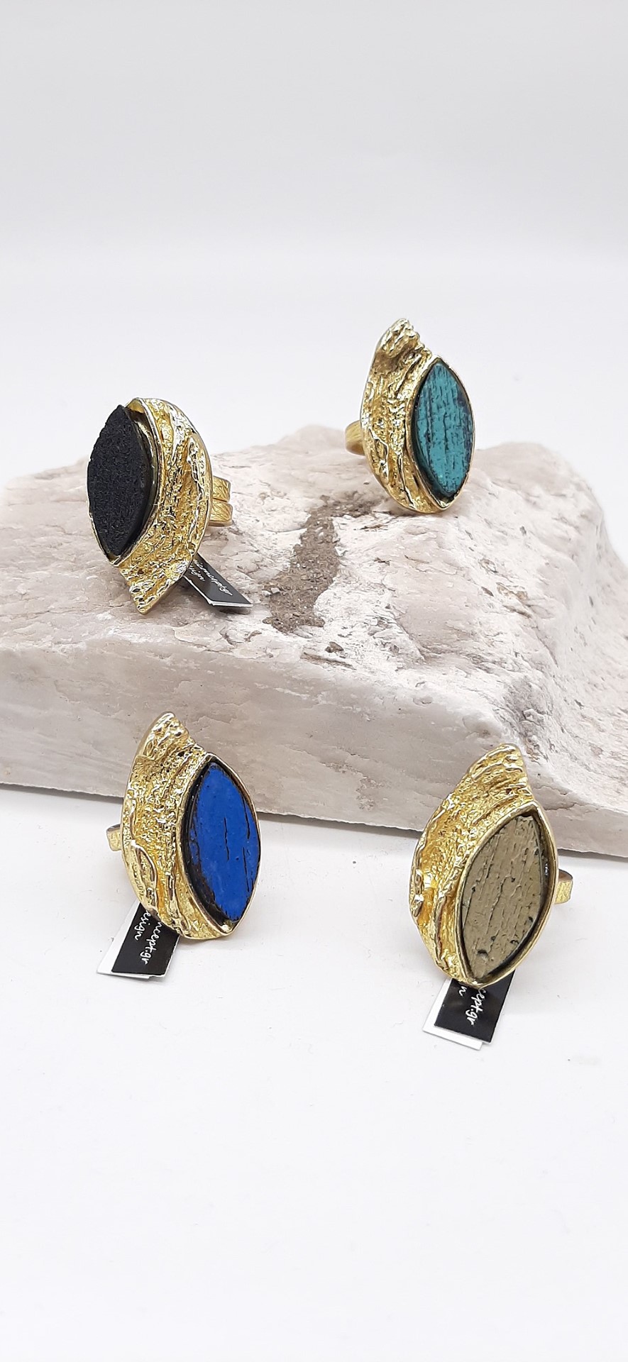 BRASS RING TIDE WITH HANDMADE STNTHETIC STONE IN VARIOUS COLORS. AGMA.120