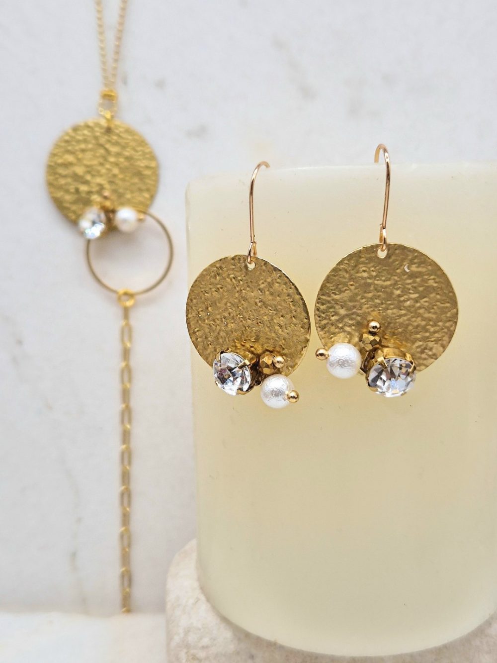 EARRINGS WITH GOLDEN COLOR BRASS DISC, CRYSTALS AND STNTHETICS STONES