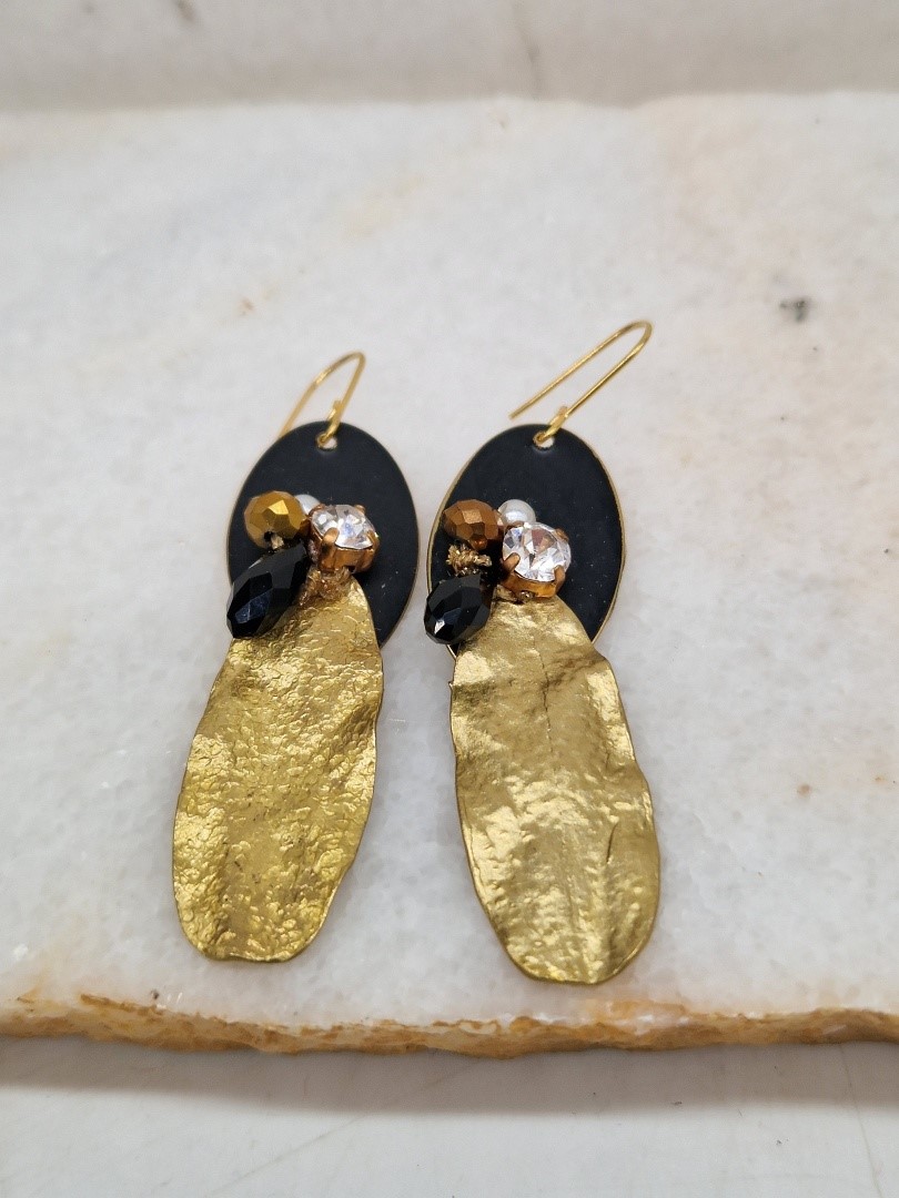 EARRINGS WITH DOUBLE GOLDENAND BLACK COLOR BRASS MOTIFS AND BRONZE