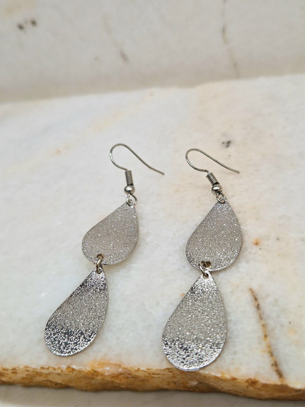 EARRINGS WITH SILVER PLATED BRASS DROPS WITH HOOK