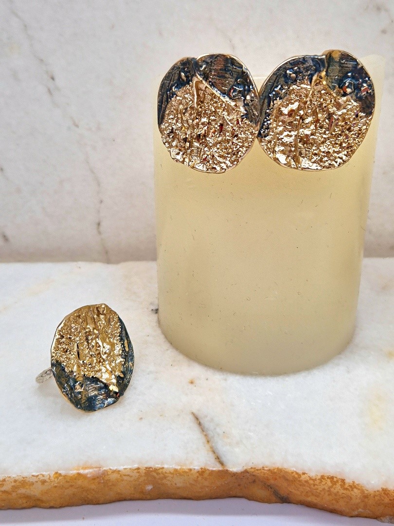 BRASS EARRINGS LIKE A WIDE LEAF