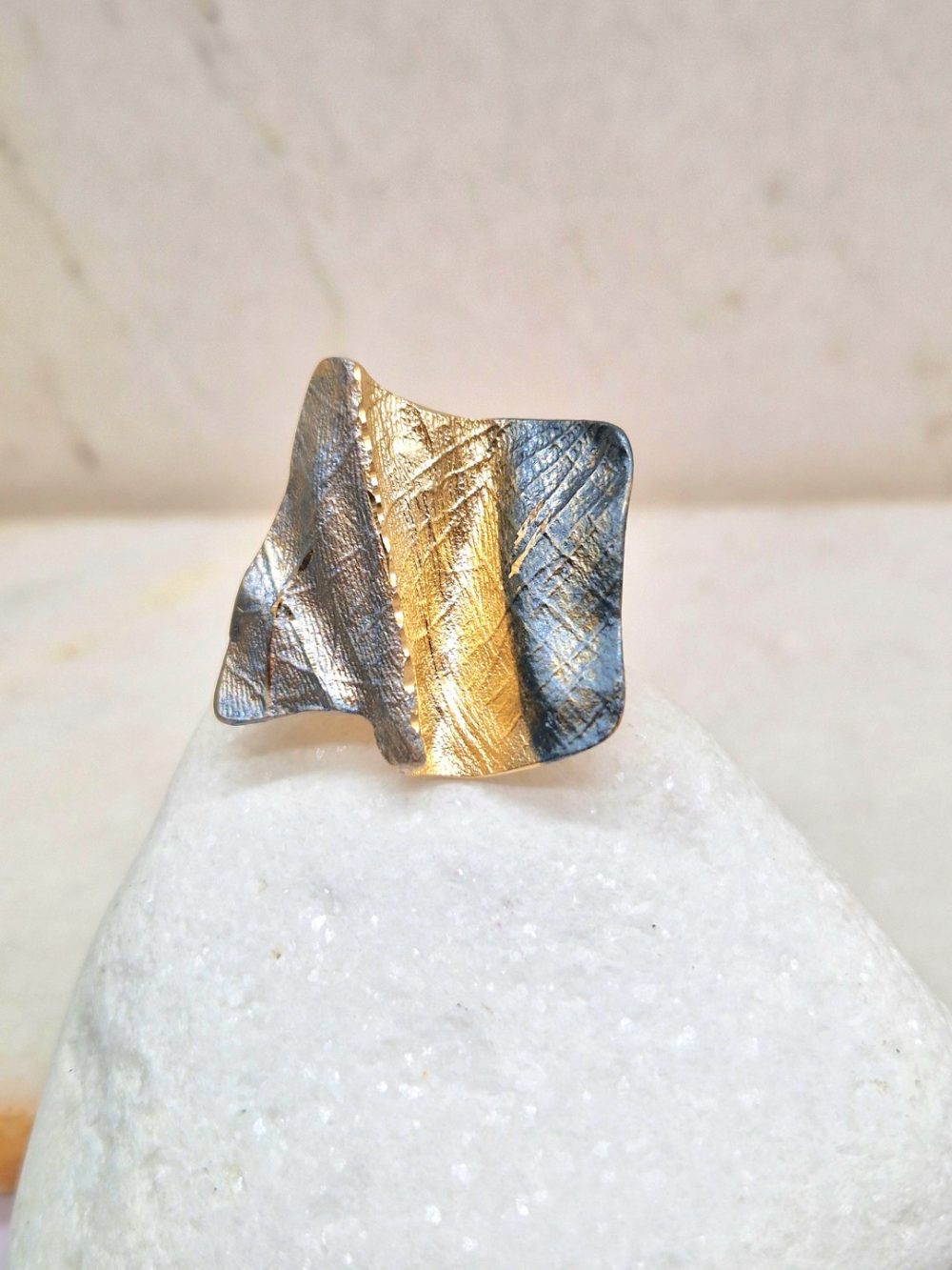 ΔΑΧΤΥΛΙΔΙ ΑΠΟ ΟΡΕΙΧΑΛΚΟ ΣΕ ΤΕΤΡΑΓΩΝΟ ΣΧΗΜΑ