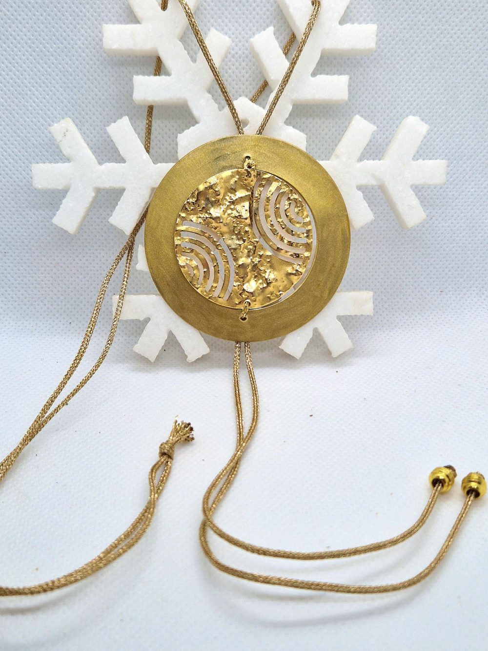 ΧΡΥΣΑΦΙ ΚΟΛΙΕ ΜΕ ΚΡΙΚΟ ΚΑΙ ΣΦΥΡΗΛΑΤΟ ΜΟΤΙΒΟ