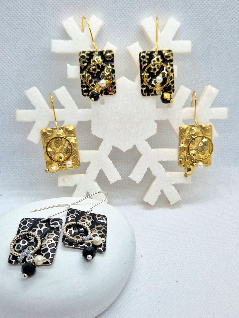 EARRINGS WITH BRASS RECTANGLE IN THREE  COLORS 