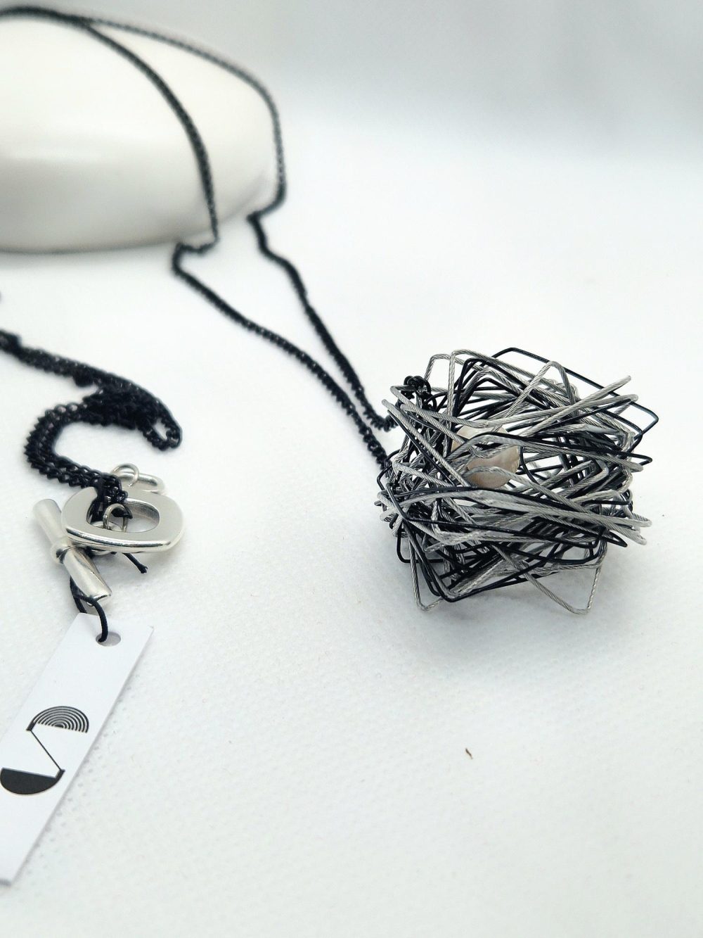 ΧΕΙΡΟΠΟΙΗΤΟ ΜΑΚΡΥ ΚΟΛΙΕ ΜΕ ΜΠΑΛΑ ΑΠΟ ΑΣΗΜΙ ΚΑΙ ΜΑΥΡΟ ΑΤΣΑΛΟΣΥΡΜΑ