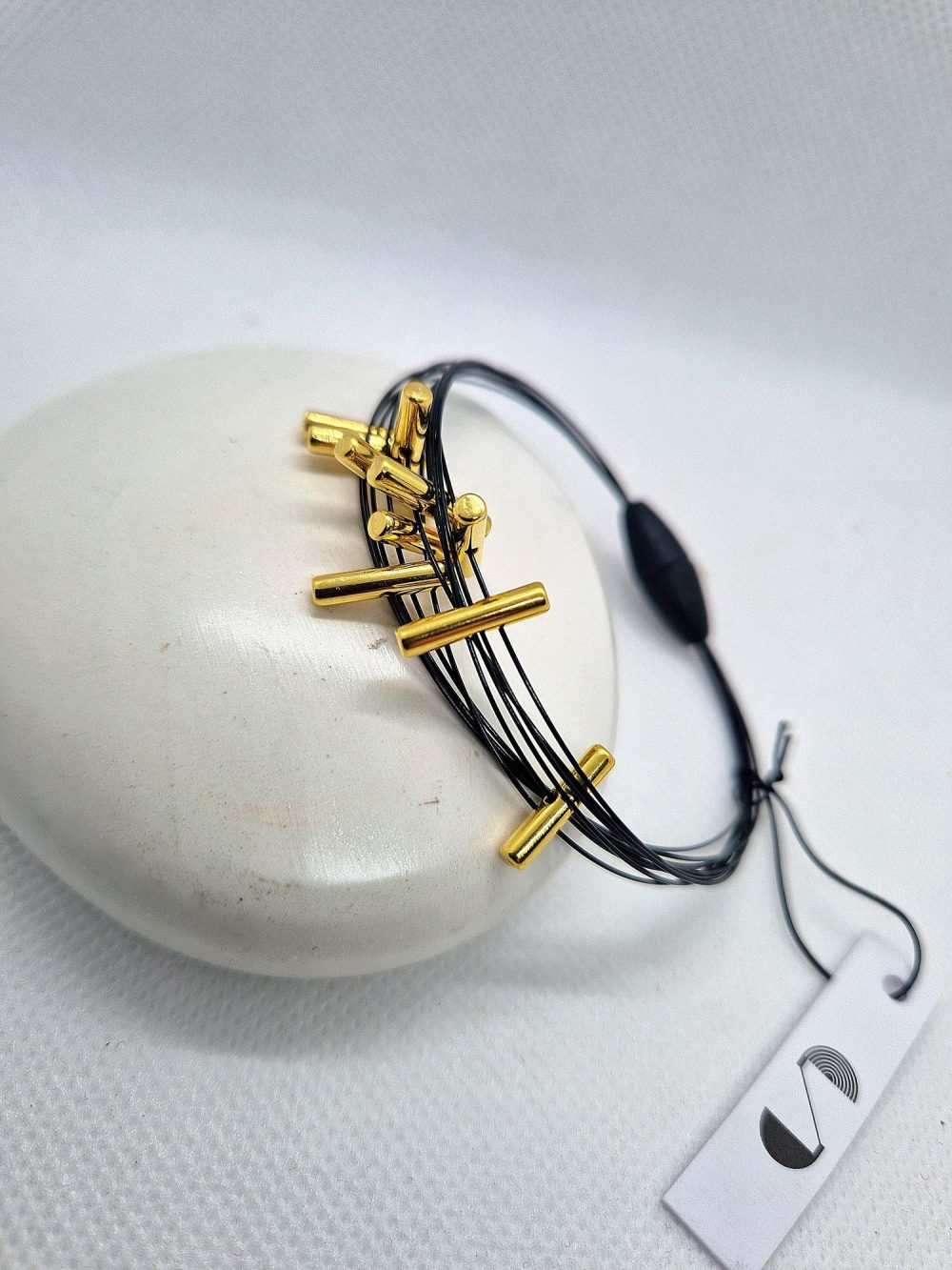 BRACELET WITH GOLD HEMATITES