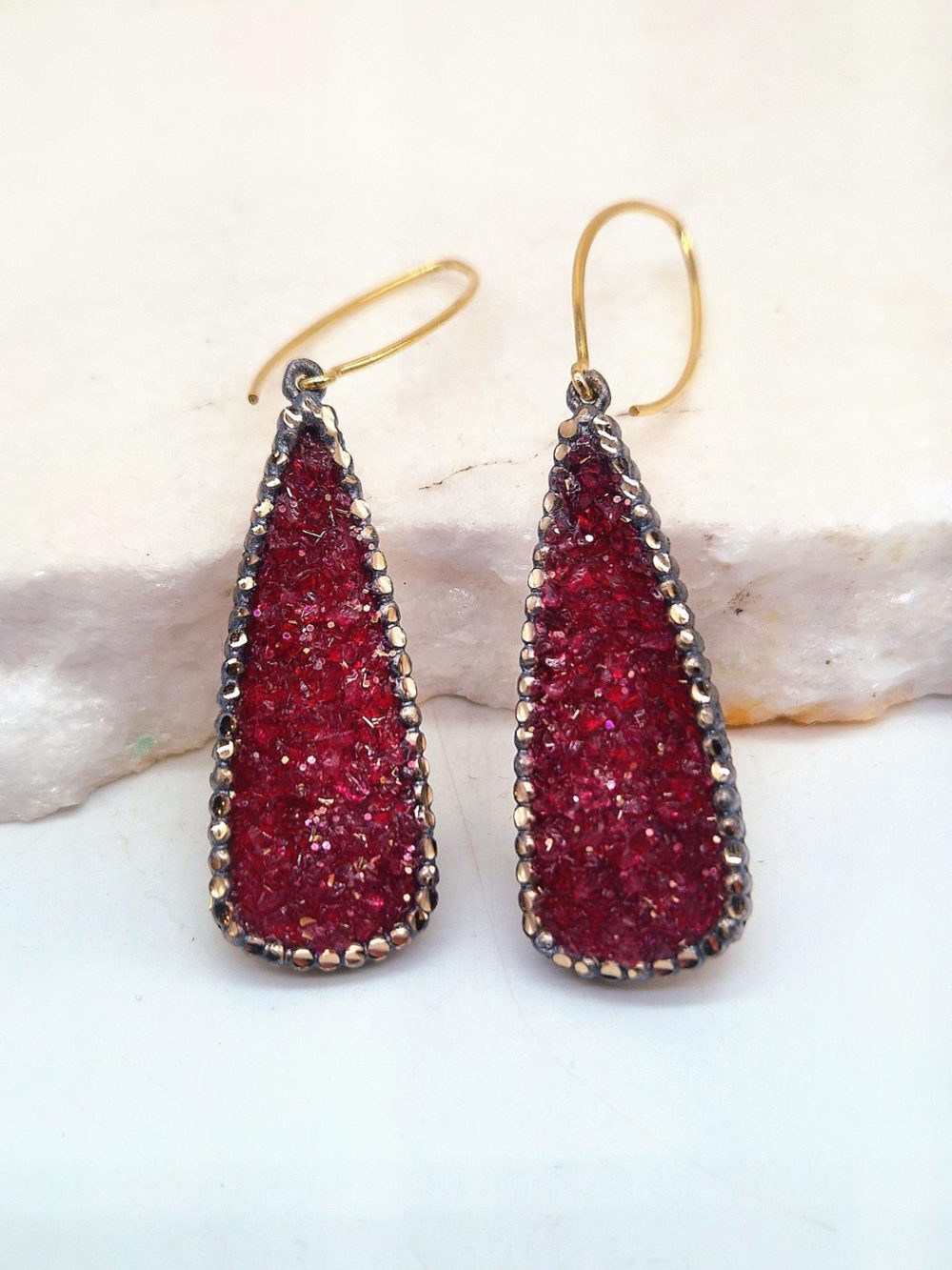 BRASS EARRINGS WITH PATTERN LIKE TEAR