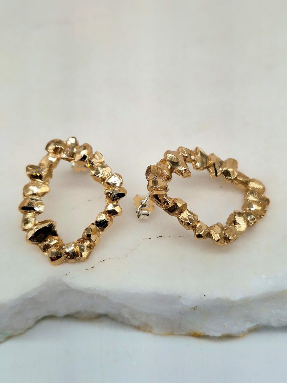 BRASS EARRINGS WITH CARVED GOLDEN HOOP