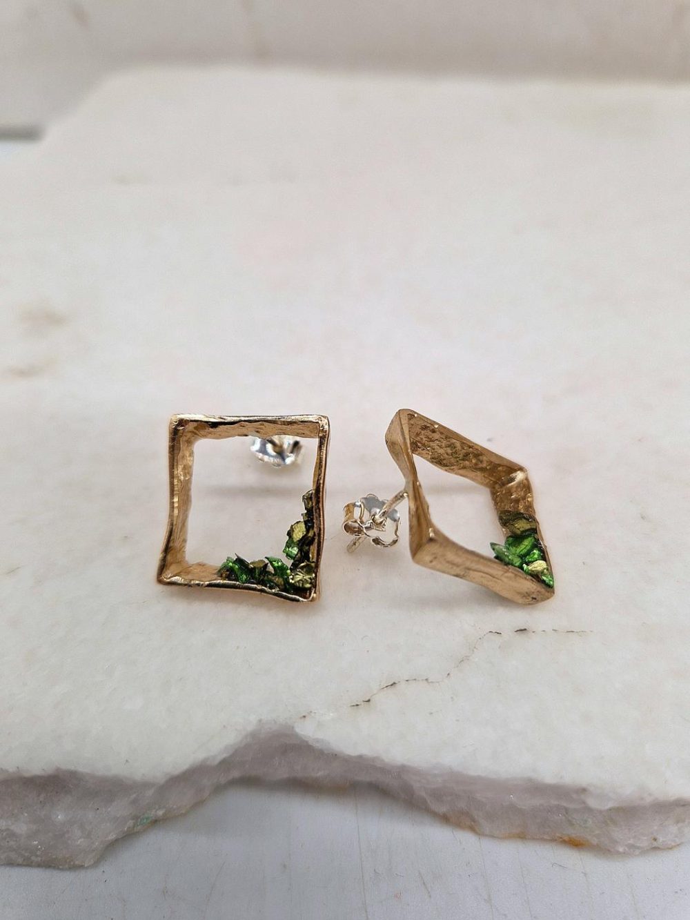 BRASS SMALL, SQUARES EARRINGS WITH MOLDAVITE CRYSTALS