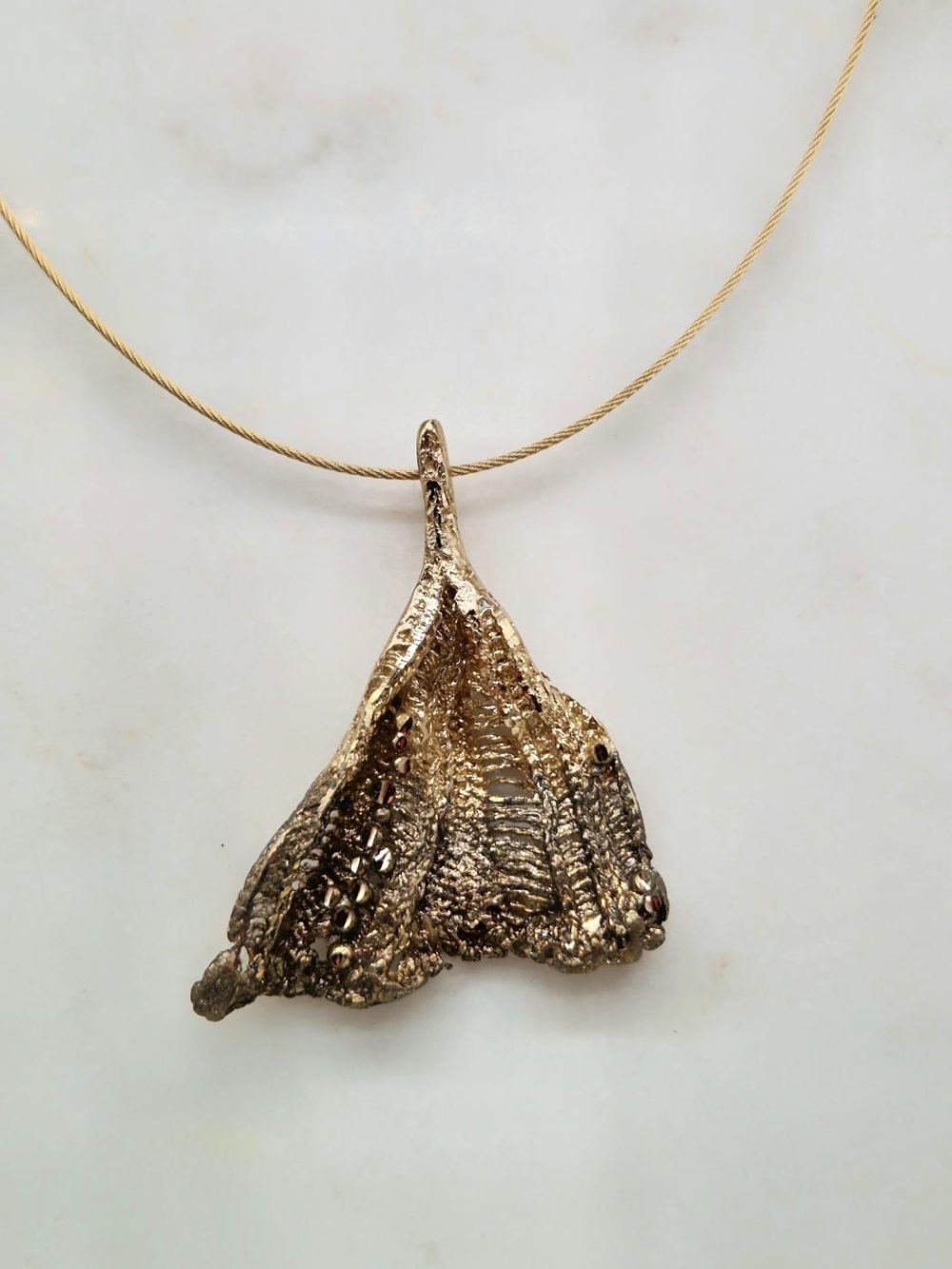 ΧΕΙΡΟΠΟΙΗΤΟ ΚΟΛΙΕ ΜΕ ΟΡΕΙΧΑΛΚΙΝΟ ΣΚΑΛΙΣΤΟ ΜΟΤΊΒΟ ΜΕ ΜΠΡΟΝΖΕ ΠΑΤΙΝΑ