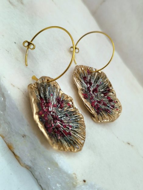 BRASS EARRINGS WITH PATTERN LIKE FLOWER