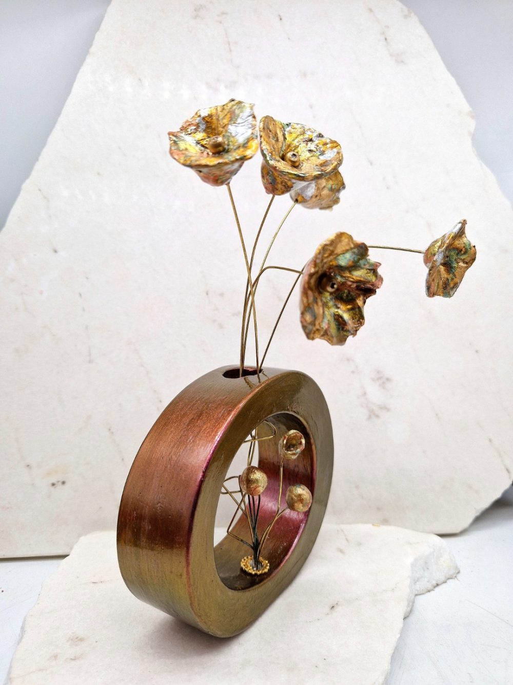 ΣΥΝΘΕΣΗ ΚΟΚΚΙΝΟΠΡΑΣΙΝΟΥ ΚΥΚΛΙΚΟΥ ΒΑΖΟΥ ΜΕ ΠΟΛΥΧΡΩΜΑ ΛΟΥΛΟΥΔΙΑ