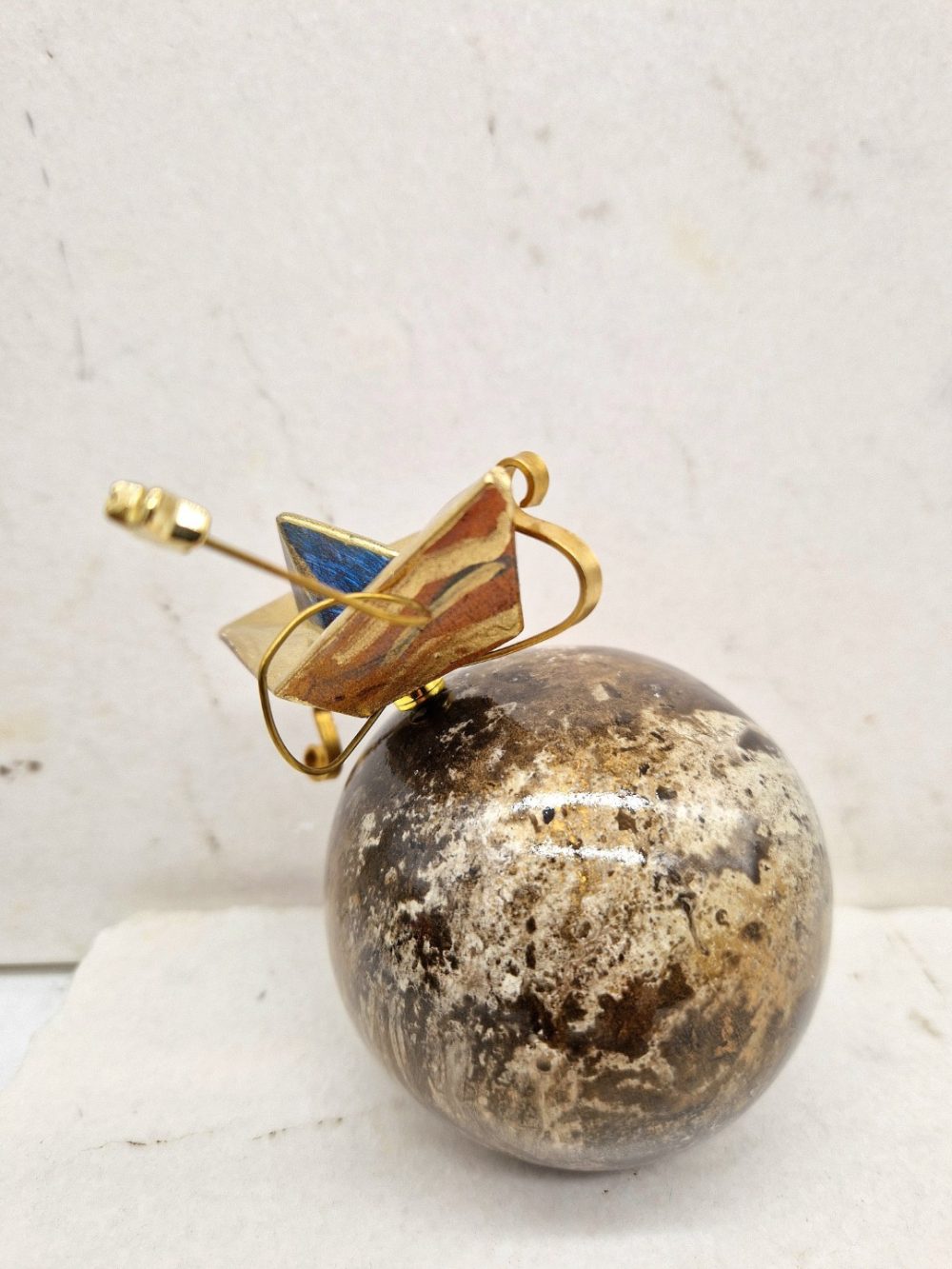 ΤΑΞΙΔΕΥΟΝΤΑΣ ΣΤΟΝ ΚΟΣΜΟ ΜΕ ΠΟΛΥΧΡΩΜΟ ΚΑΡΑΒΙ