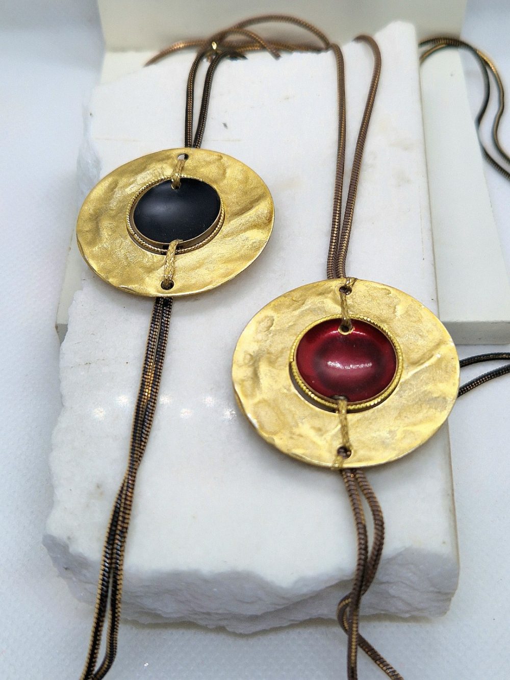 ΧΕΙΡΟΠΟΙΗΤΟ ΚΟΛΙΕ ΜΕ ΣΦΥΡΗΛΑΤΟ ΔΙΣΚΟ ΣΕ ΔΥΟ ΧΡΩΜΑΤΑ