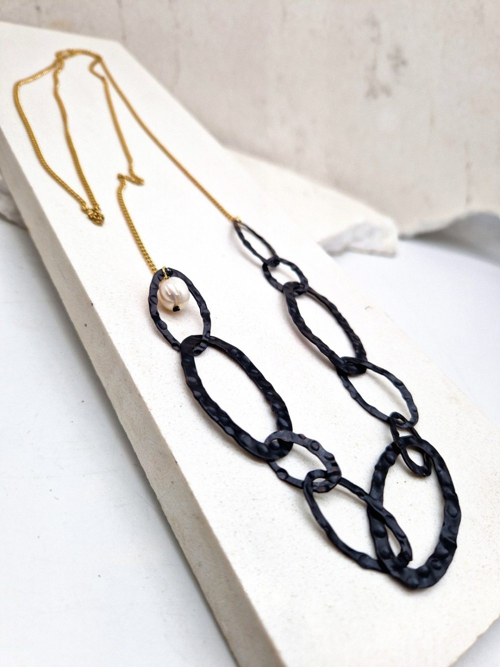 ΧΕΙΡΟΠΟΙΗΤΟ ΜΑΚΡΥ ΚΟΛΙΕ ΜΕ ΜΑΥΡΟΥΣ, ΣΦΥΡΗΛΑΤΟΥΣ ΚΡΙΚΟΥΣ