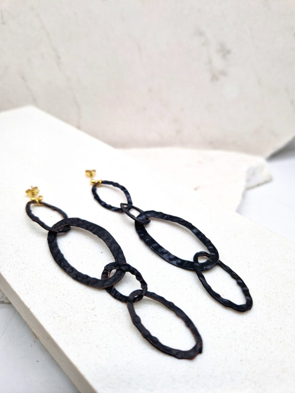 ΜΑΚΡΙΑ ΣΚΟΥΛΑΡΙΚΙΑ ΜΕ ΜΑΥΡΟΥΣ ΣΦΥΡΗΛΑΤΟΥΣ ΟΒΑΛ ΚΡΙΚΟΥΣ