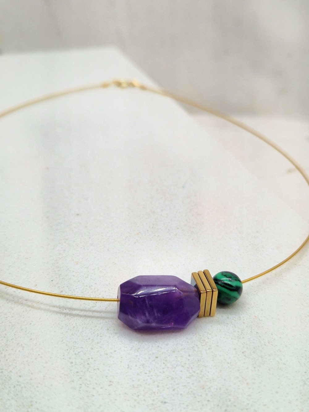 ΚΟΝΤΟ ΚΟΛΙΕ ΜΕ ΑΜΕΘΥΣΤΟ ΚΑΙ ΠΡΑΣΙΝΟ ΜΑΤΙ ΤΙΓΡΗΣ