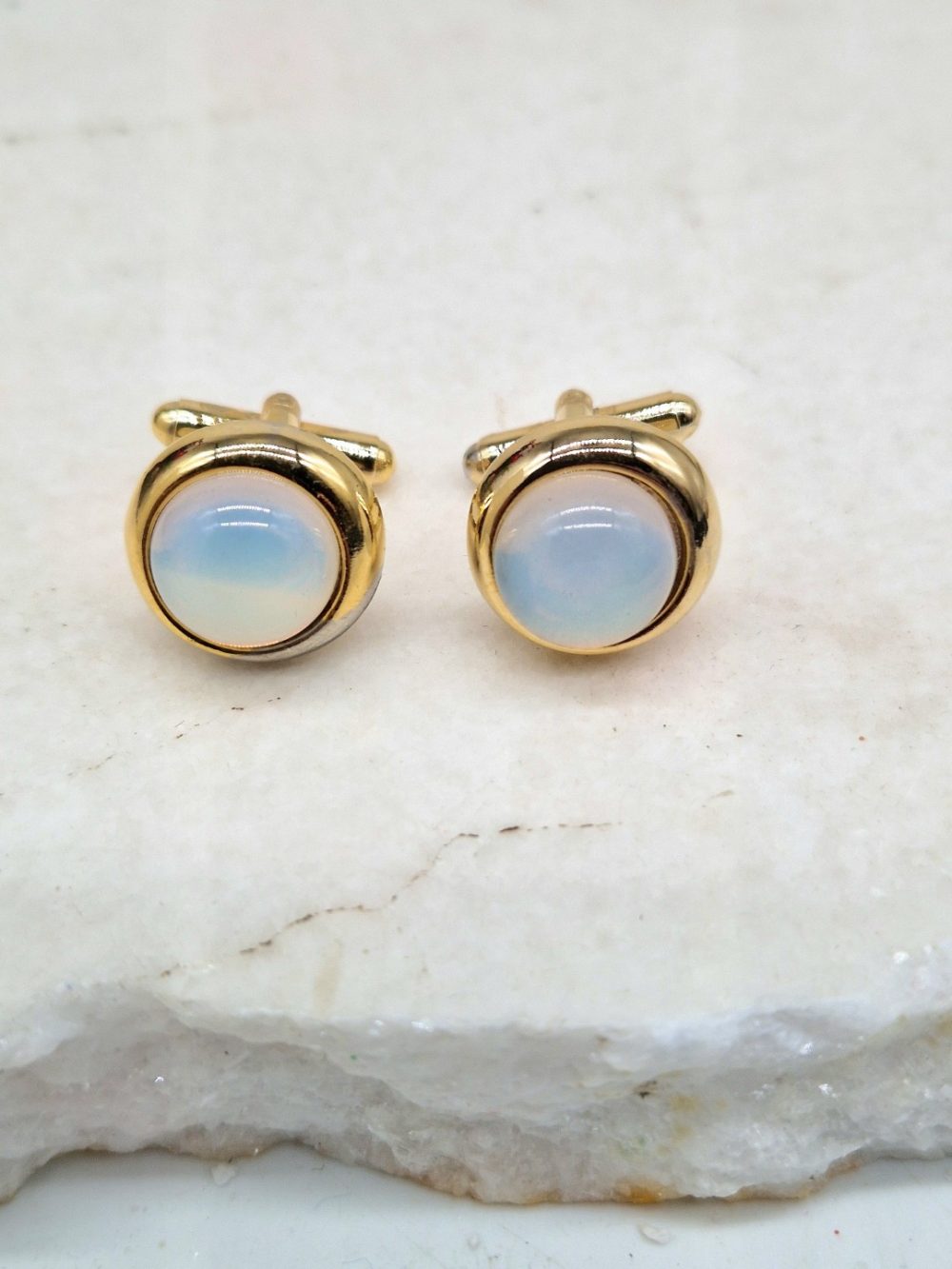 ΜΑΝΙΚΕΤΟΚΟΥΜΠΑ  ΕΠΙΧΡΥΣΑ ΜΕ ΦΕΓΓΑΡΟΠΕΤΡΑ