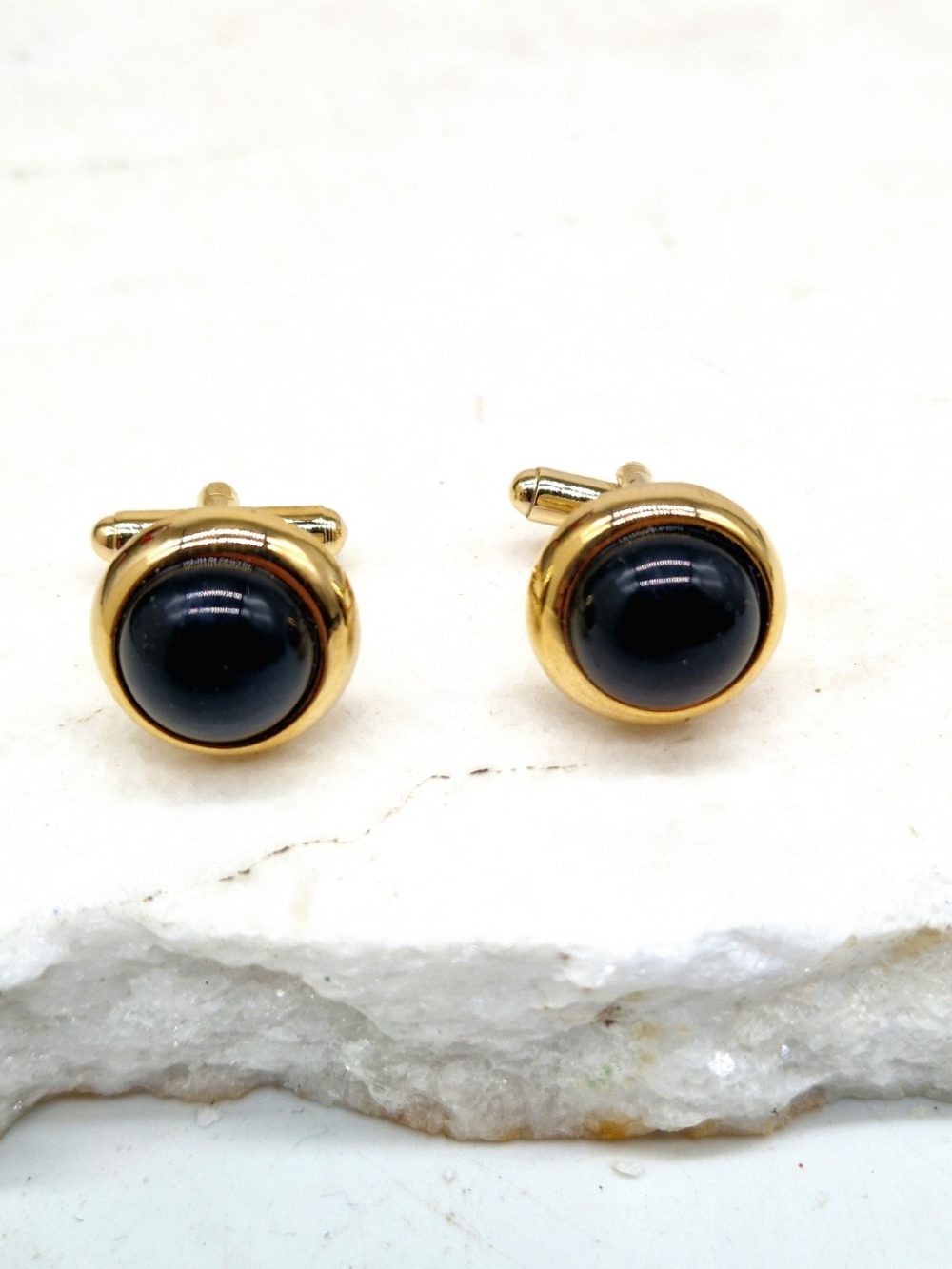 ΜΑΝΙΚΕΤΟΚΟΥΜΠΑ  ΕΠΙΧΡΥΣΑ ΜΕ ΜΑΥΡΗ ΠΕΤΡΑ