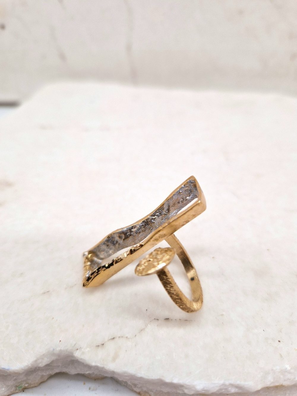 ΔΑΧΤΥΛΙΔΙ ΑΠΟ ΟΡΕΙΧΑΛΚΟ ΜΕ ΟΡΘΟΓΩΝΙΟ ΜΟΤΙΒΟ