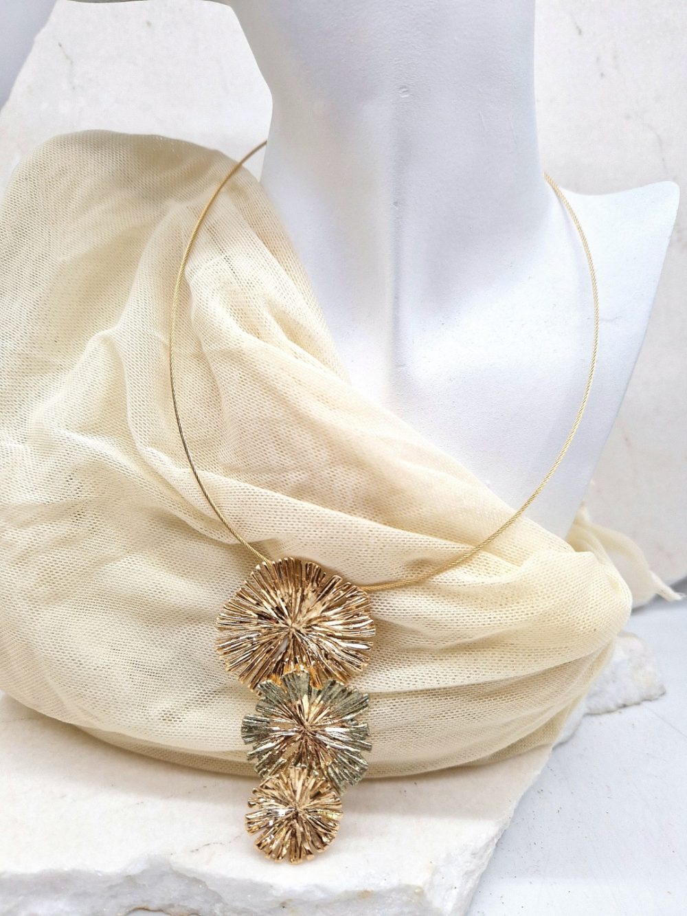 ΚΟΛΙΕ ΜΕ ΟΡΕΙΧΑΛΚΙΝΟ ΣΚΑΛΙΣΤΟ ΜΟΤΙΒΟ ΣΑΝ ΛΟΥΛΟΥΔΙΑ