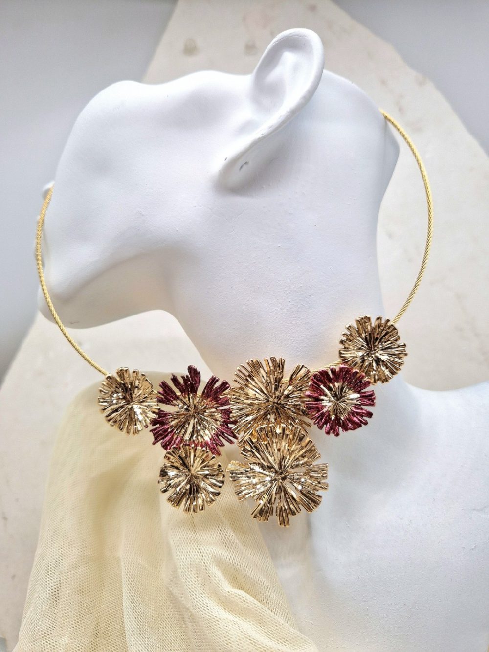 ΚΟΛΙΕ ΜΕ ΕΠΤΑ ΟΡΕΙΧΑΛΚΙΝΑ ΣΚΑΛΙΣΤΑ ΜΟΤΙΒΑ ΣΑΝ ΛΟΥΛΟΥΔΙΑ