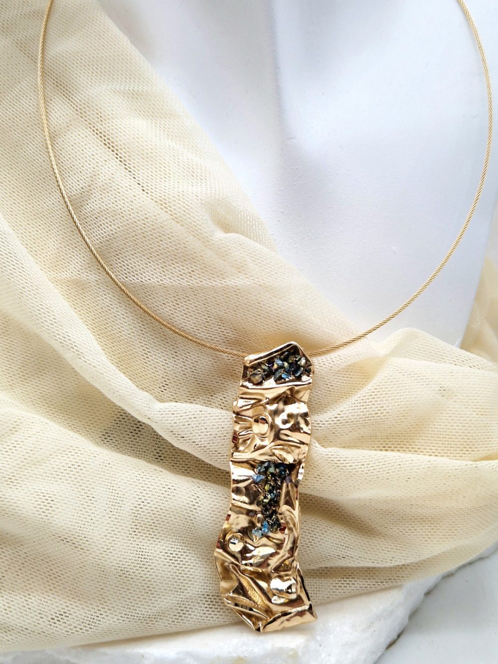 ΚΟΛΙΕ ΜΕ ΟΡΕΙΧΑΛΚΙΝΟ ΜΟΤΙΒΟ ΣΑΝ ΤΣΑΛΑΚΩΜΕΝΟ ΧΑΡΤΙ