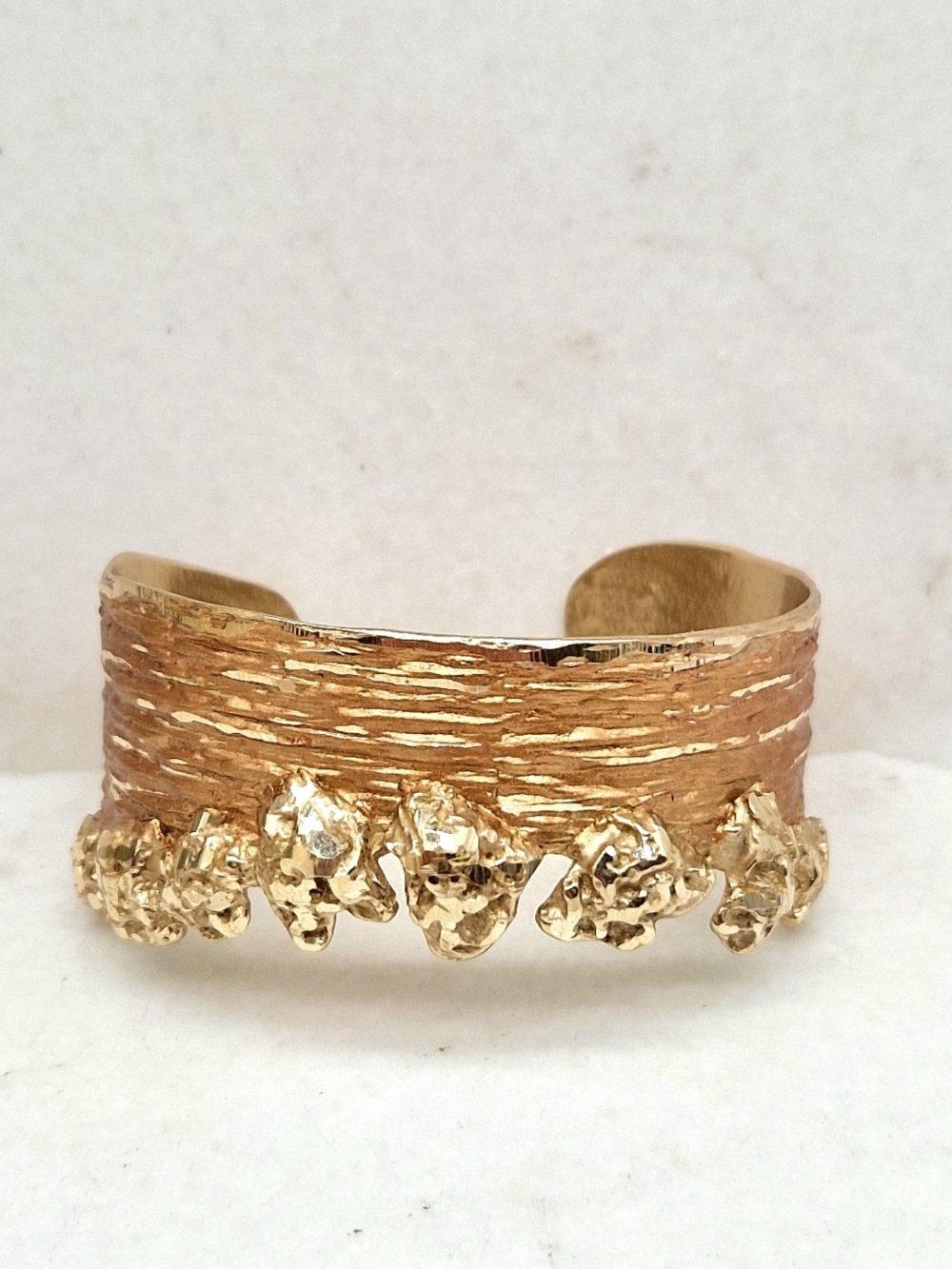 ΒΡΑΧΙΟΛΙ ΑΠΟ ΟΡΕΙΧΑΛΚΟ