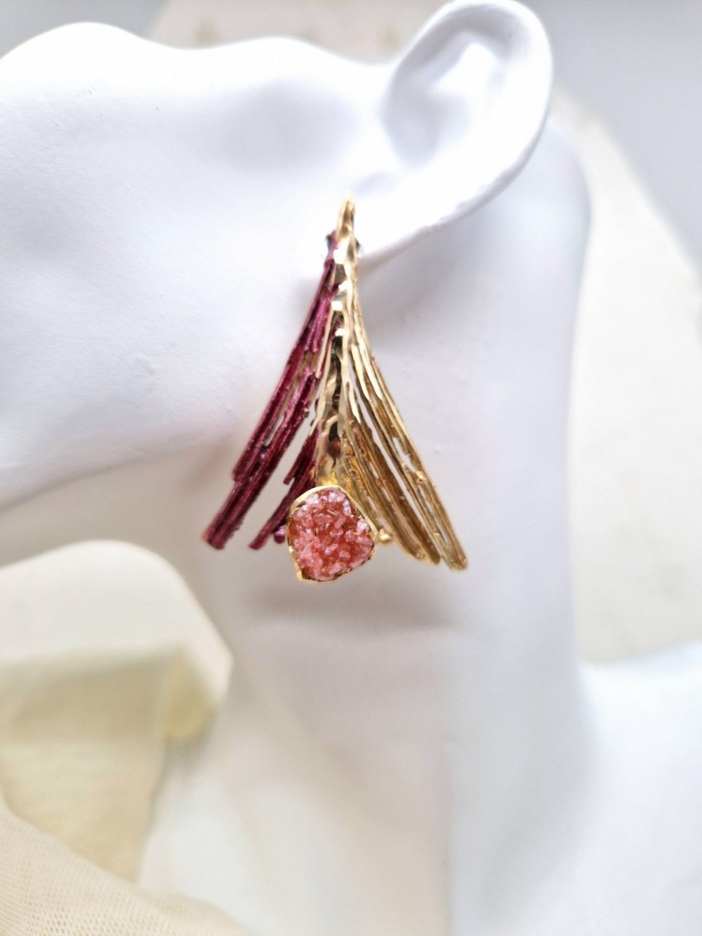 ΣΚΟΥΛΑΡΙΚΙΑ ΑΠΟ ΟΡΕΙΧΑΛΚΟ ΜΕ ΜΟΤΙΒΟ ΣΑΝ ΦΤΕΡΟ ΚΑΙ ΡΟΖ ΚΡΥΣΤΑΛΛΟΥΣ