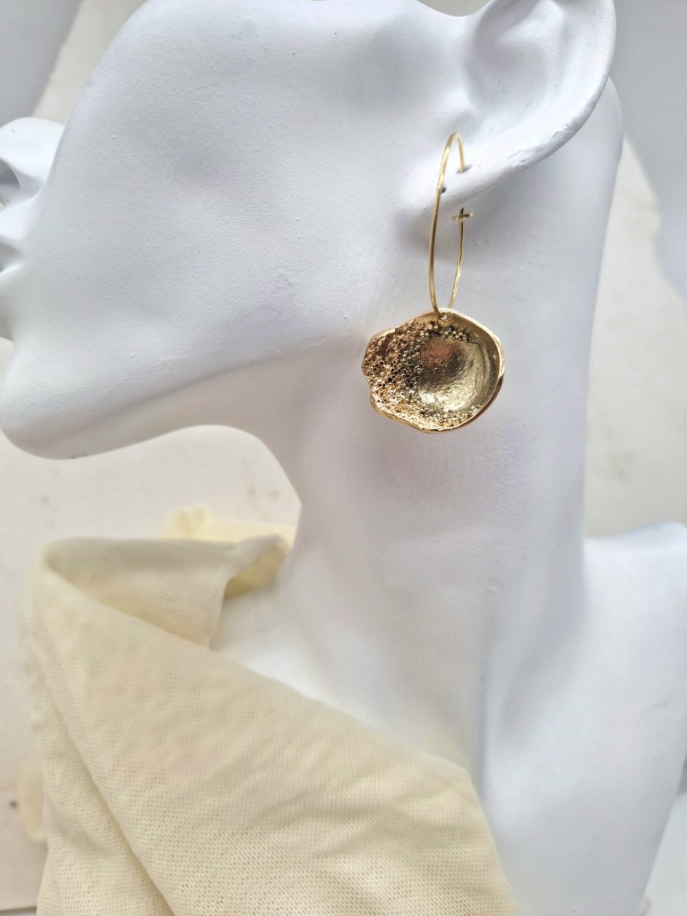 ΣΚΟΥΛΑΡΙΚΙΑ ΜΕ ΟΡΕΙΧΑΛΚΙΝΟ ΔΙΧΡΩΜΟ ΜΟΤΙΒΟ ΚΑΙ ΑΣΗΜΕΝΙΟ ΚΡΙΚΟ