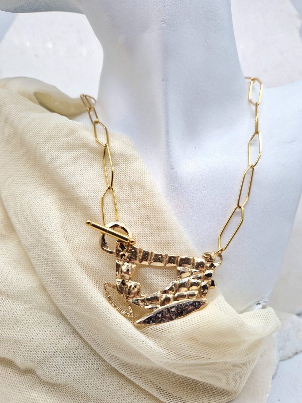 ΚΟΝΤΟ ΚΟΛΙΕ ΜΕ ΟΡΕΙΧΑΛΚΙΝΟ ΣΚΑΛΙΣΤΟ ΜΟΤΙΒΟ "ΚΡΟΚΟ", ΚΑΙ ΑΛΥΣΙΔΑ ΑΠΟ ΑΤΣΑΛΙ