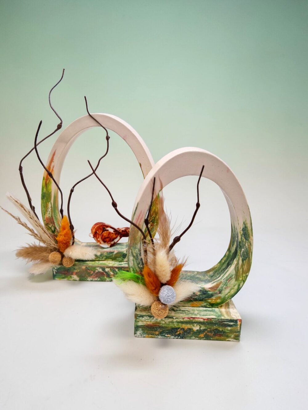 PORCELAIN OVAL-SHAPED ITEM DECORATIVE WITH DRIED FLOWERS AND GREEN SHADES