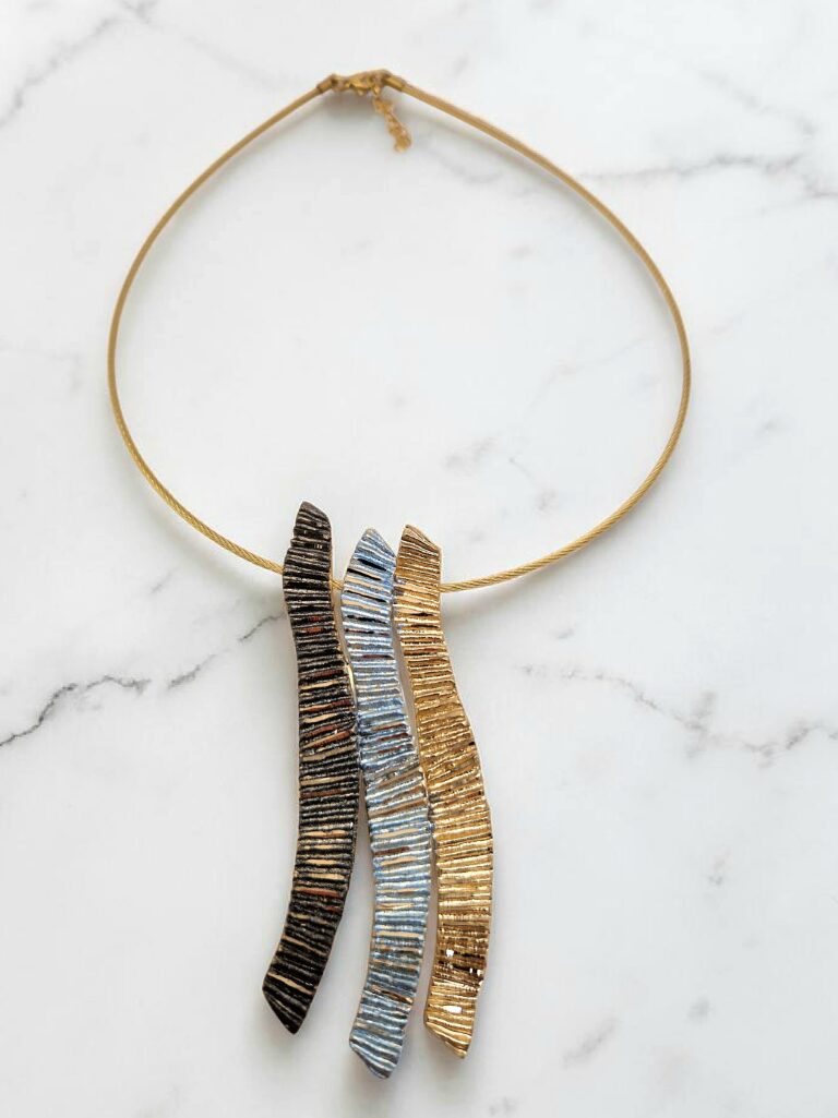 ΚΟΛΙΕ ΜΕ ΤΡΙΑ ΟΡΕΙΧΑΛΚΙΝΑ ΜΟΤΙΒΑ ΣΑΝ ΚΟΡΔΕΛΕΣ