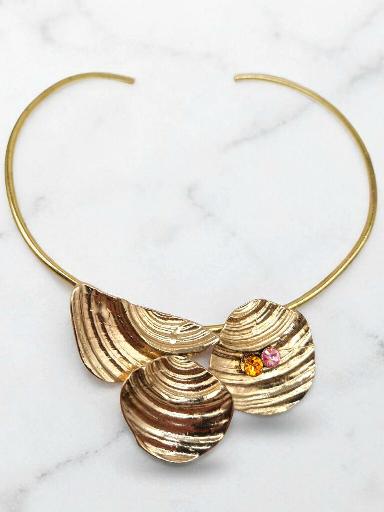 ΚΟΛΙΕ ΜΕ ΟΡΕΙΧΑΛΚΙΝΑ ΜΟΤΙΒΑ ΣΑΝ ΚΟΧΥΛΙΑ ΔΙΑΚΟΣΜΗΜΈΝΑ ΜΕ ΔΥΟ   ΚΡΥΣΤΑΛΛΟΥΣ