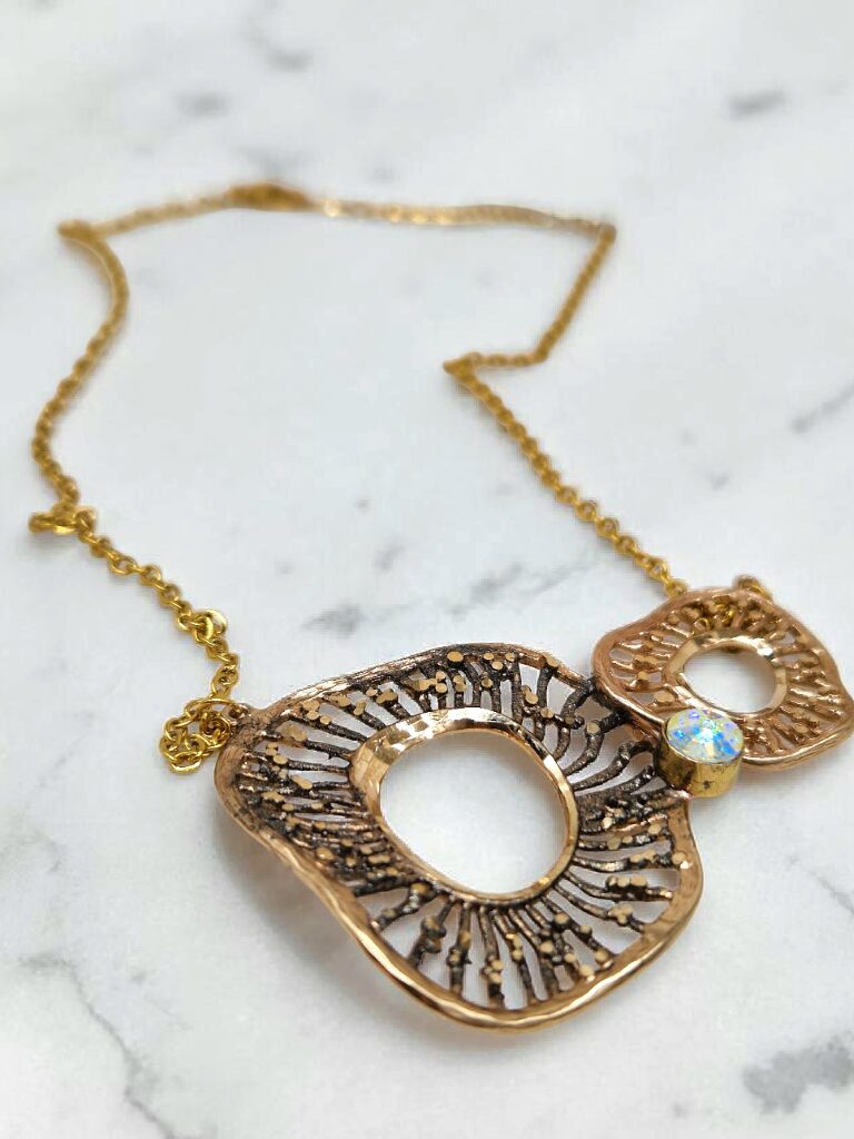 ΚΟΛΙΕ ΜΕ ΔΥΟ ΟΡΕΙΧΑΛΚΙΝΑ   ΜΟΤΙΒΑ ΣΑΝ ΛΟΥΛΟΥΔΙΑ